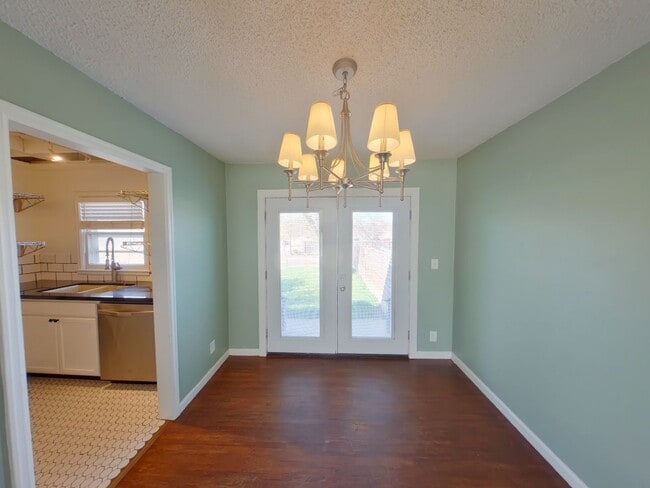 Building Photo - 401 N Harding Ave