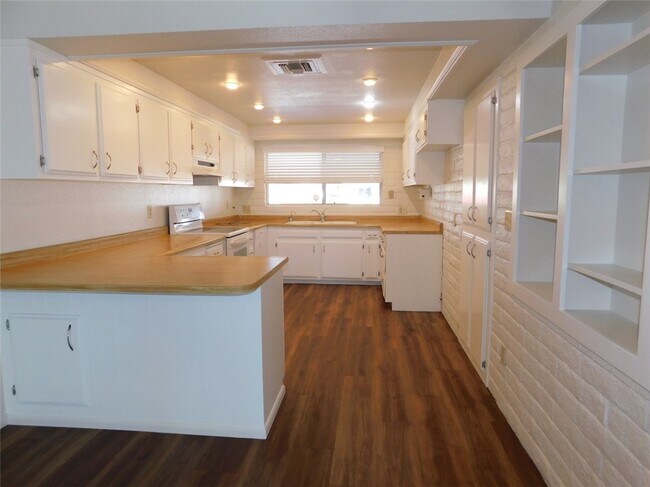 Foto del edificio - 2077 Whitewater Dr