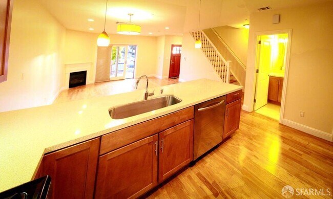 Foto del edificio - 21 S Claremont St