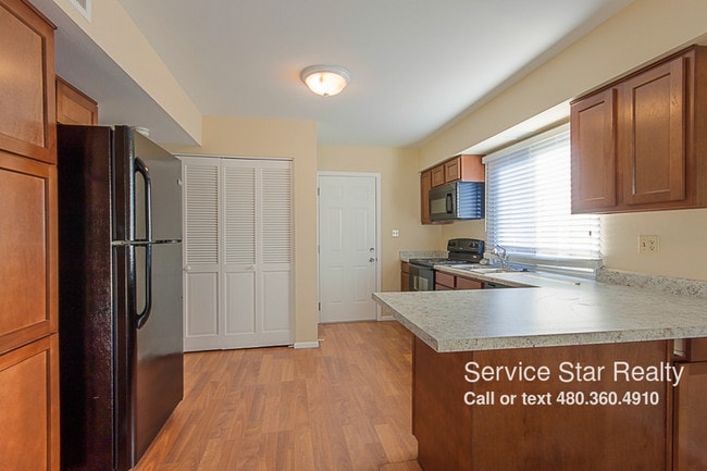 Building Photo - 2750 E Cactus Rd