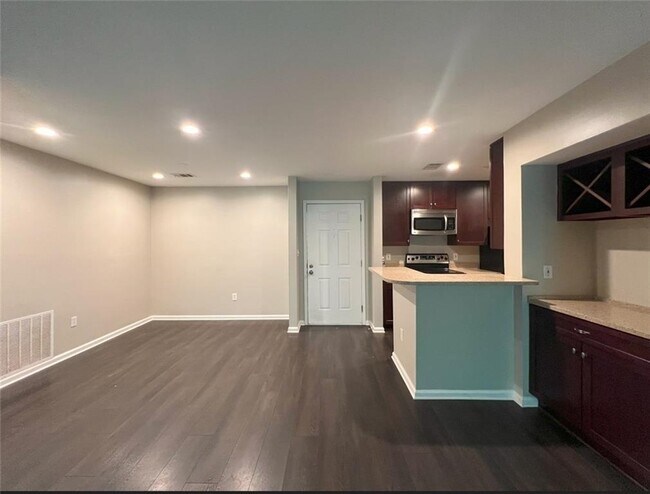 Foto del edificio - 3312 Pine Heights Dr NE