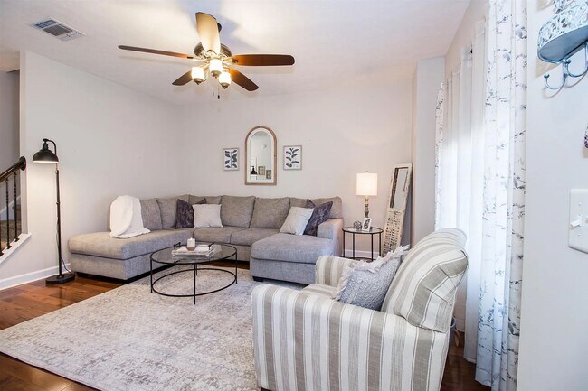 Building Photo - 3 bedroom townhome in Cedar Point for Rent...