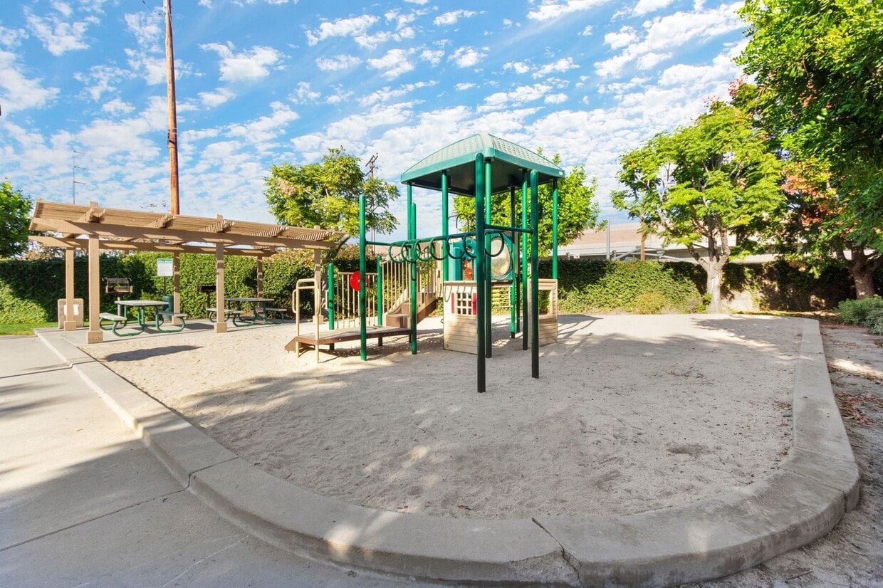 Sunrise Fountains Apartments Apartments in Anaheim, CA Westside Rentals