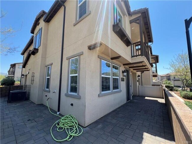 Building Photo - Temecula Home in desirable gated community!