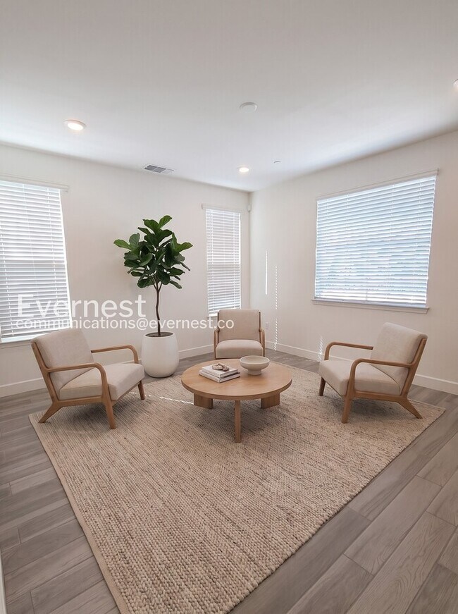 Building Photo - 7912 Titan Dr