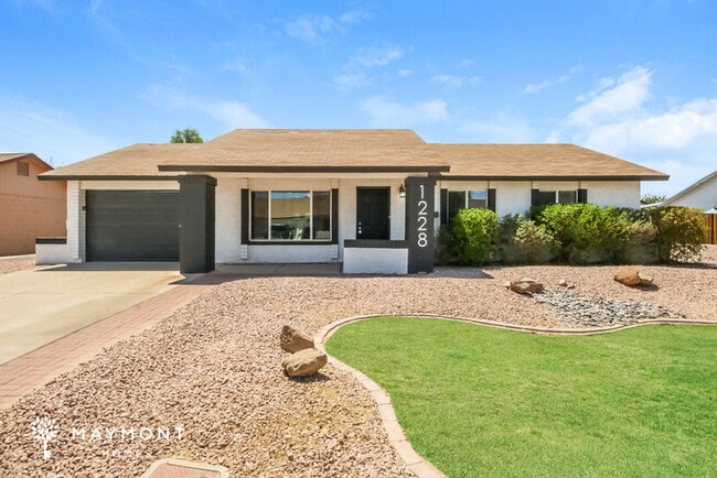 Building Photo - 1228 N Freestone Cir