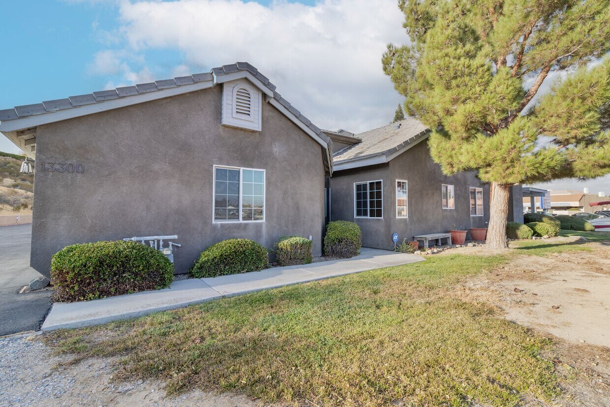 Foto principal - Beautiful 2 Bedroom Condo