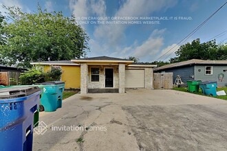 Building Photo - 208 Ennis St