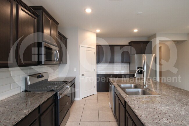 Building Photo - 7043 E Gamebird Way