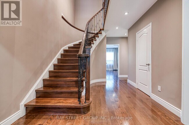 Building Photo - 15 Glenbury Dr