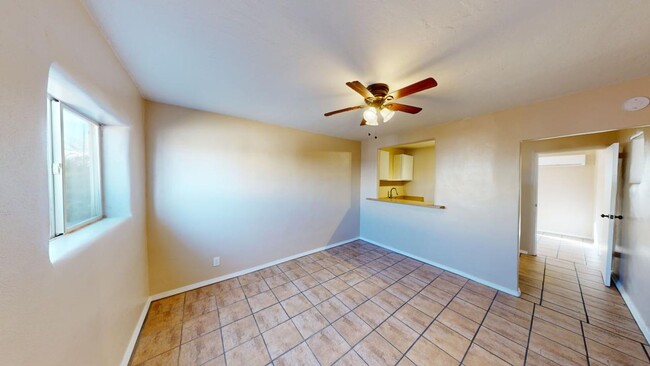 Building Photo - Centrally located 1BR apartment. Utilities included.