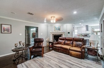 Building Photo - 9818 Emnora Ln