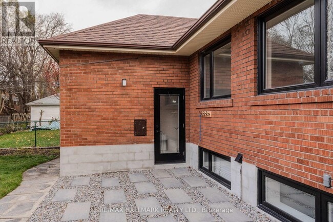 Building Photo - 44 Robertsfield Crescent