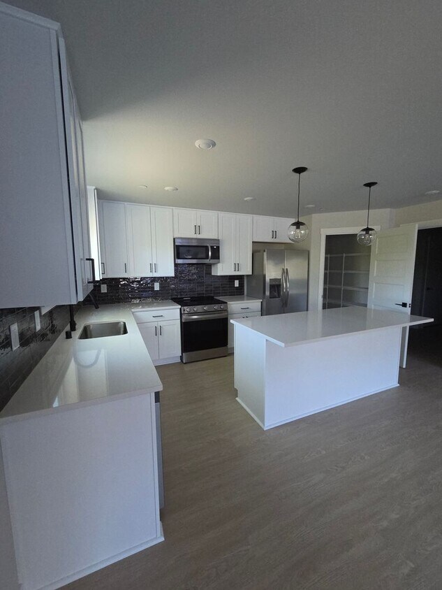 Foto principal - Brand-New 1BD Home in Camas — Move-In Ready!