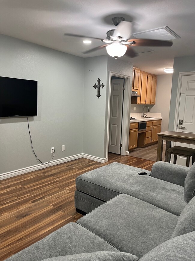 Foto del edificio - 24940 Butterchurn Rd