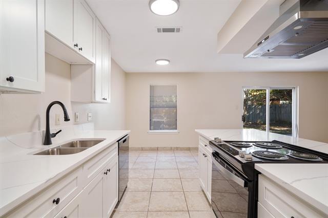 Foto del edificio - 719 Heatherwood Dr