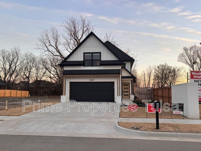 Building Photo - 1007 E Delmar Pl