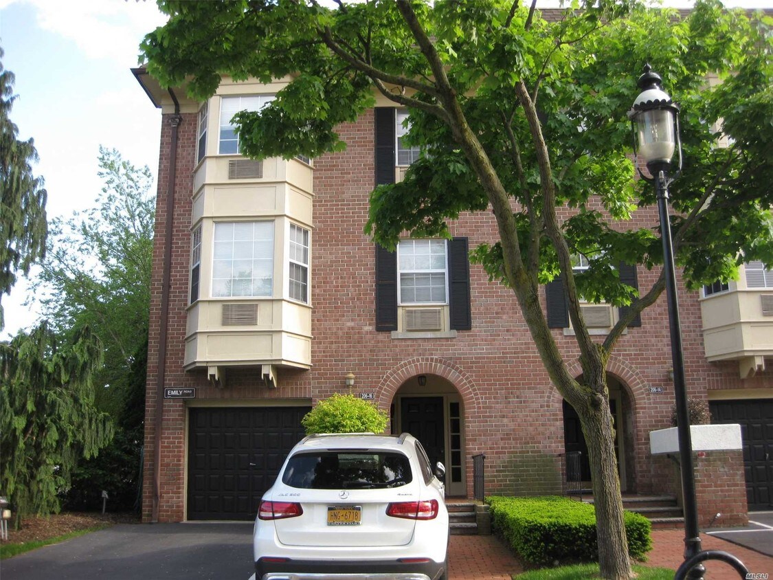 Primary Photo - 206-16 Emily Rd