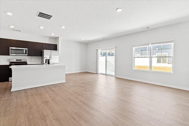 Foto del edificio - 1489 Jarry Ave