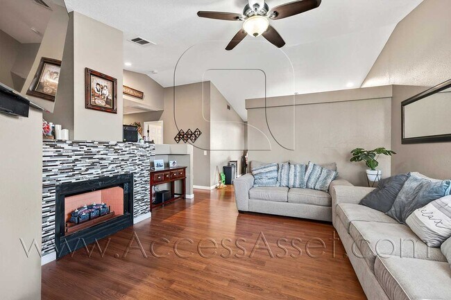 Foto del edificio - Charming Corner Lot Home 3 Bed/2 Bath Home In Perris!