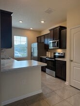 Building Photo - 551 Big Tree Way