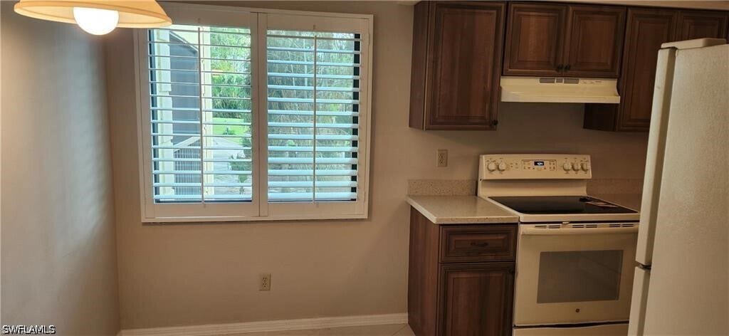 Building Photo - 221 Fox Glen Dr