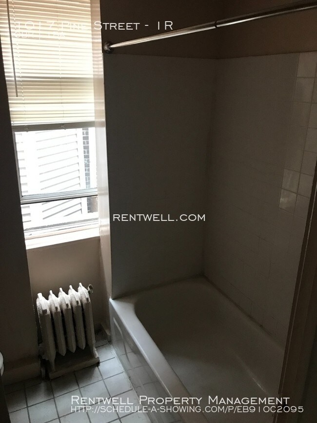 Building Photo - 1017 Pine St