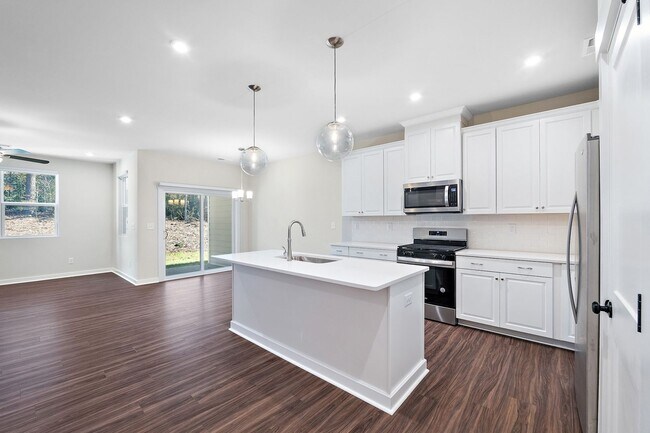 Foto del edificio - Charming 3BR Townhome in Charlotte