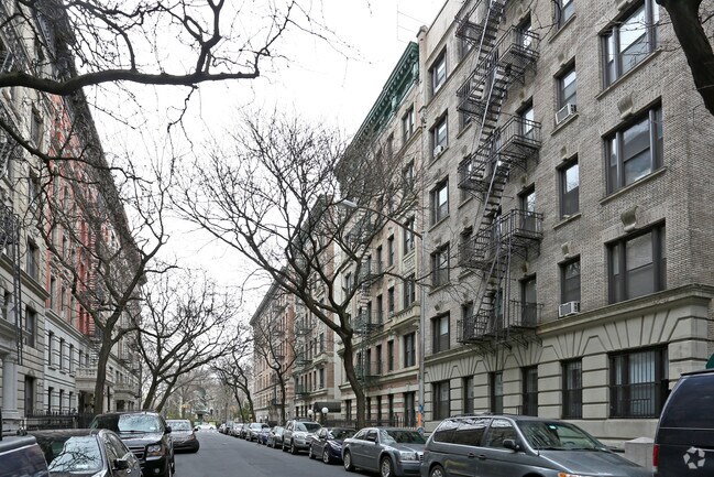 Building Photo - 504 W 111th St