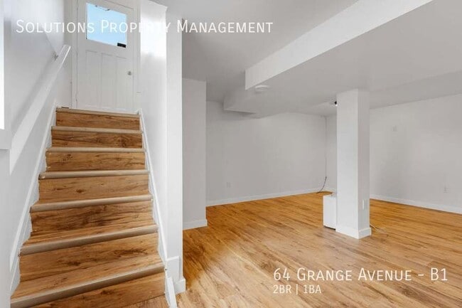 Building Photo - **Large and Bright 2 Bedroom Newly Renovat...