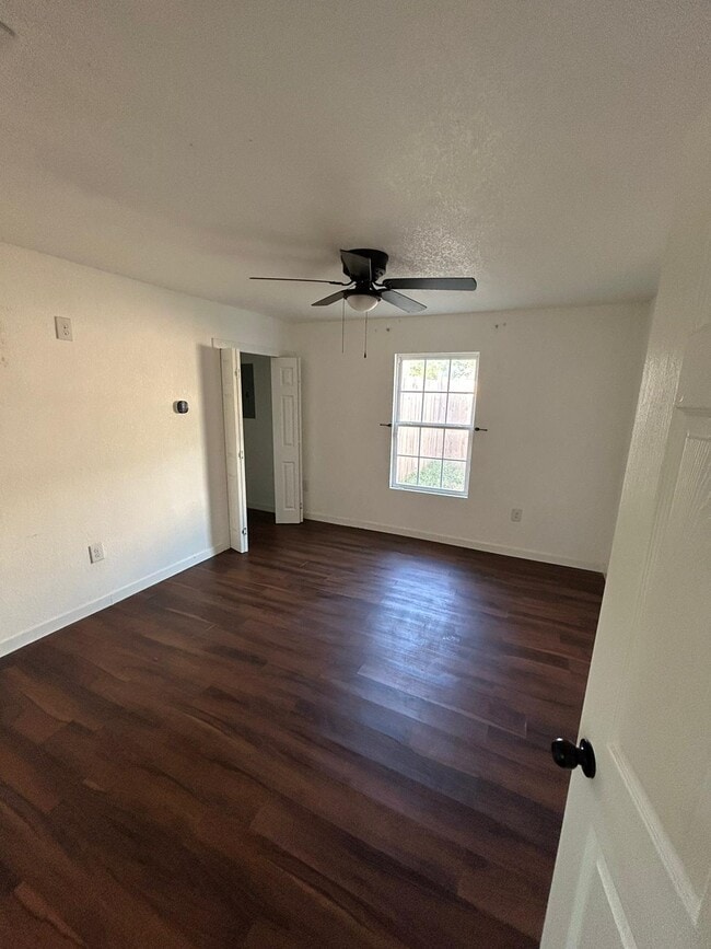 Building Photo - 111 Ashford Dr