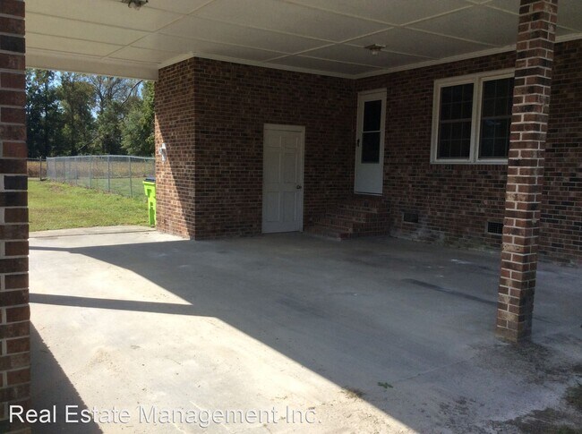 Building Photo - 3 br, 1 bath House - 6045 US HWY 17 N