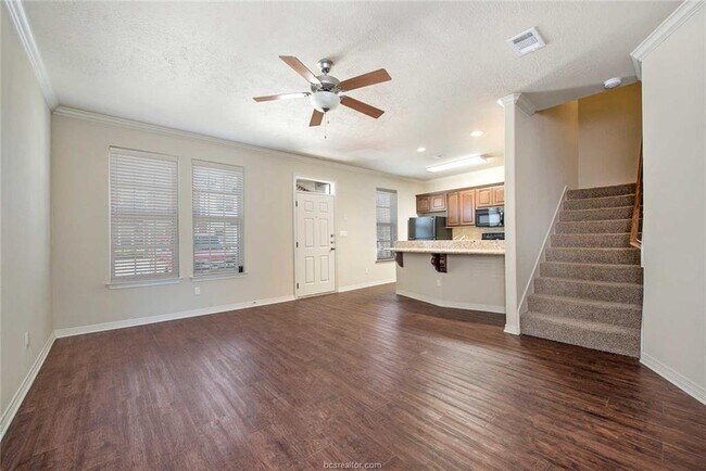 Building Photo - 526 Forest Dr