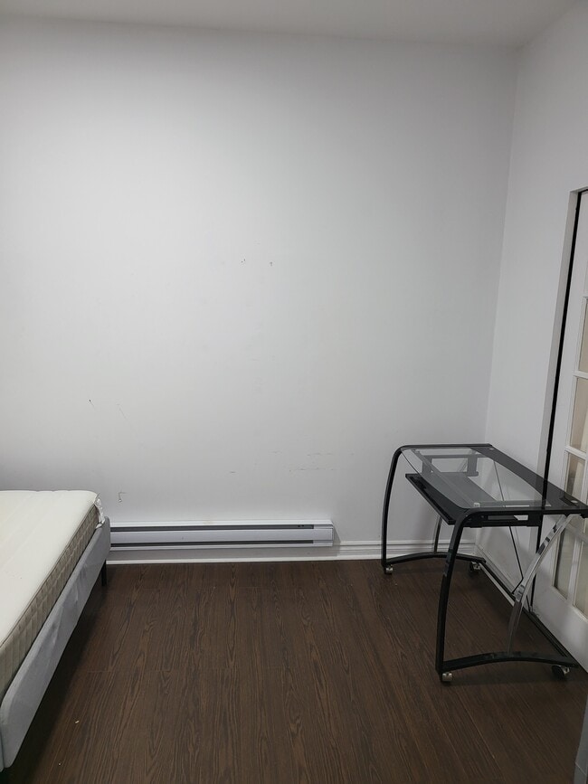 Building Photo - 5150 Av Papineau