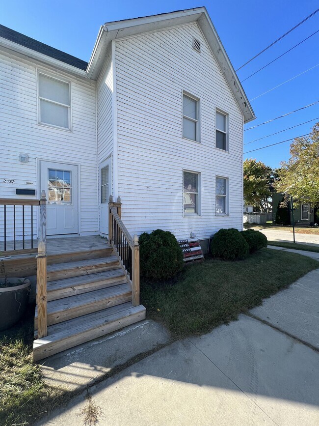 Building Photo - 2022 Emmet St