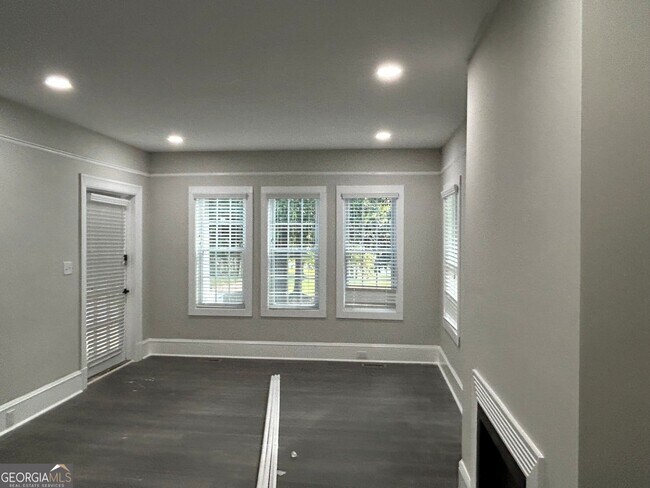 Building Photo - 920 Wesleyan Dr