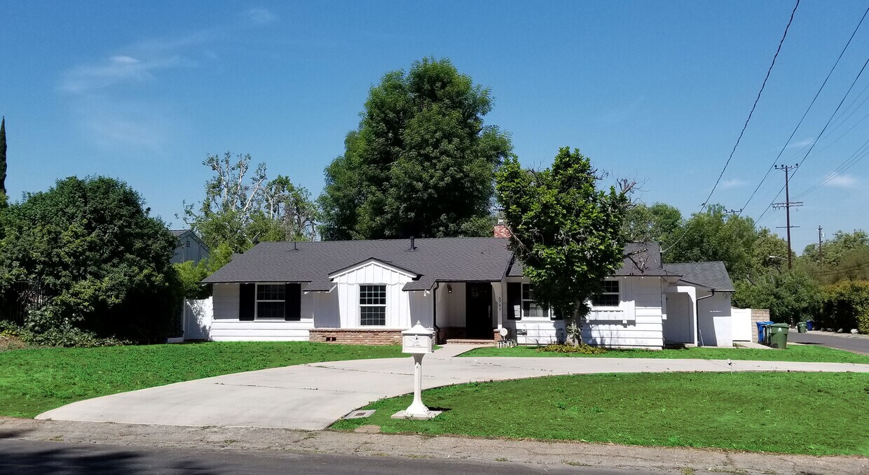 5741 Oakdale Ave, Los Angeles, CA 91367 House for Rent in Los Angeles