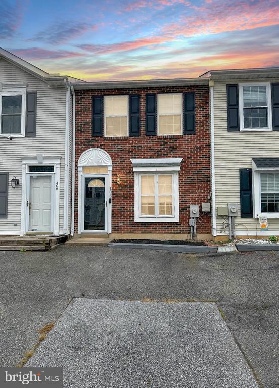 Foto principal - 208 Fieldstone Ln
