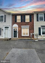 Building Photo - 208 Fieldstone Ln