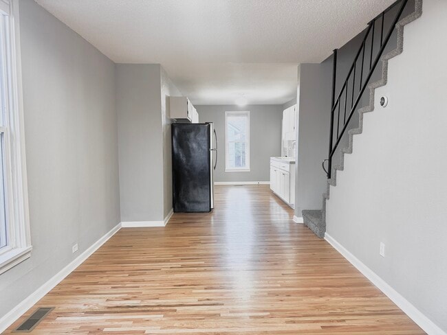 Foto del edificio - 2124 W College Ave