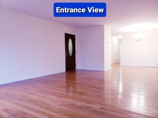 Sala de estar/vista de la entrada - 435 Fulton St