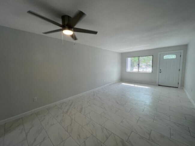 Foto del edificio - Winter Park 2 Bed, 2 Bath- Upgraded INSIDE and OUT w/ Community Pool!