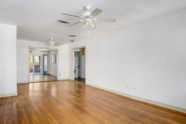 Foto del edificio - 403 Franklin Blvd