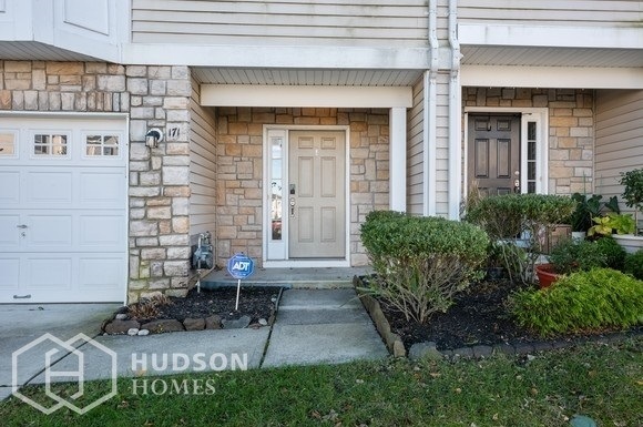 Primary Photo - 171 Acorn Dr