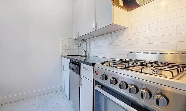 Foto del edificio - 301 E 53rd St