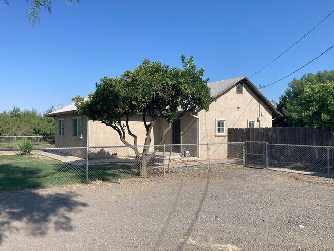Foto del edificio - Country Home 3 Bedroom 1 Bath