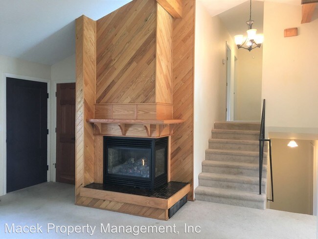 Building Photo - 3 br, 3 bath House - 606 Fox Drive