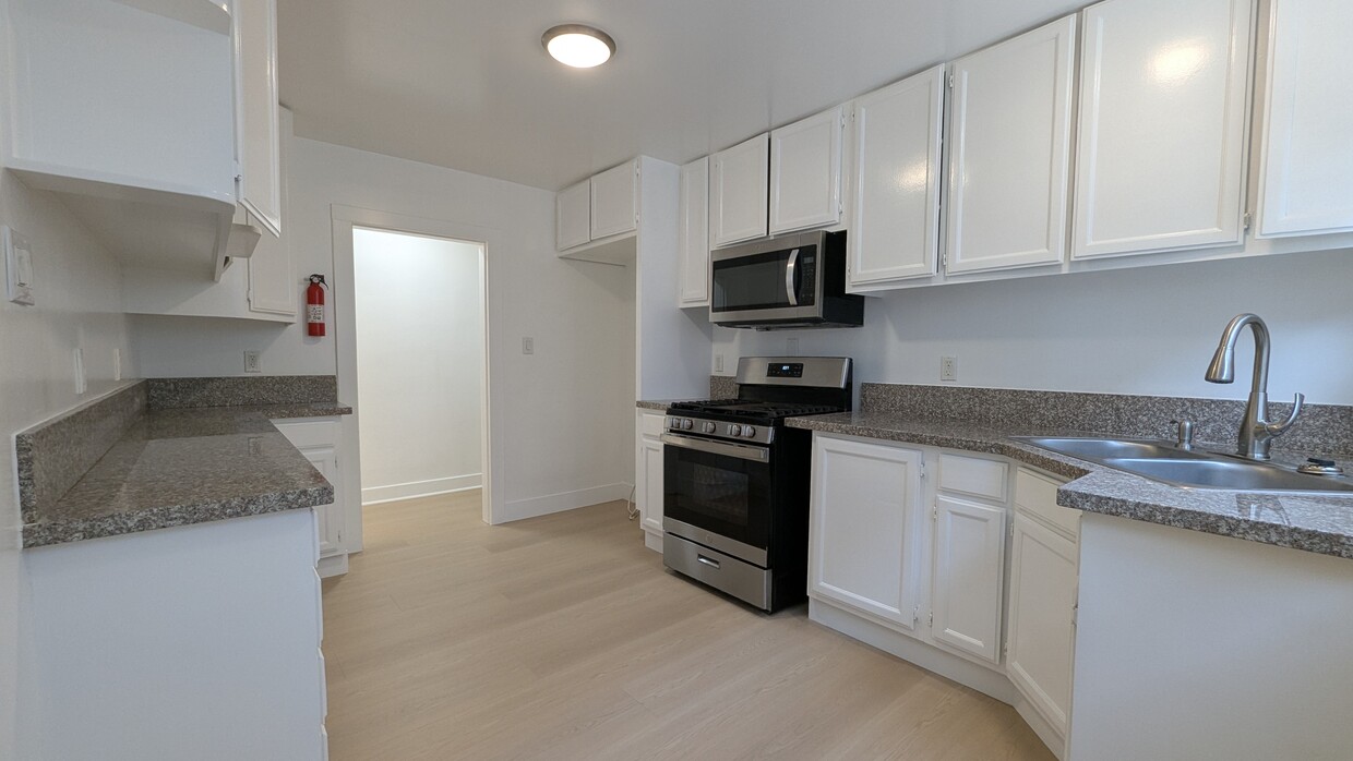 Kitchen toward Hallway - 1261 S Plymouth Blvd