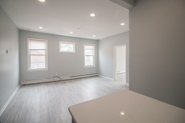 Building Photo - 179 Leslie St