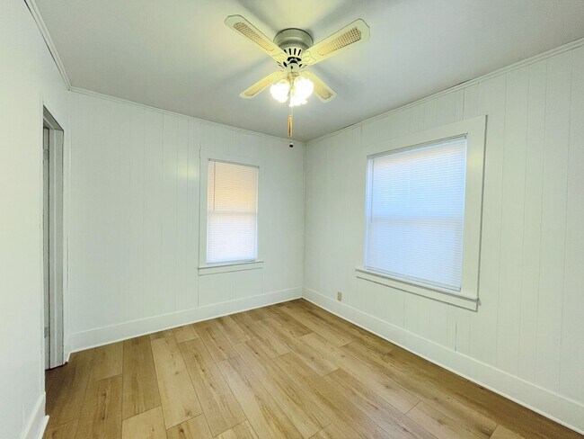 Foto del edificio - 2 bedroom home in South Hutchinson